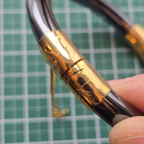 Hematite bracelet / bangle. Hinged, opening. Goldtone hardware. Vintage 90s - Picture 6 of 6